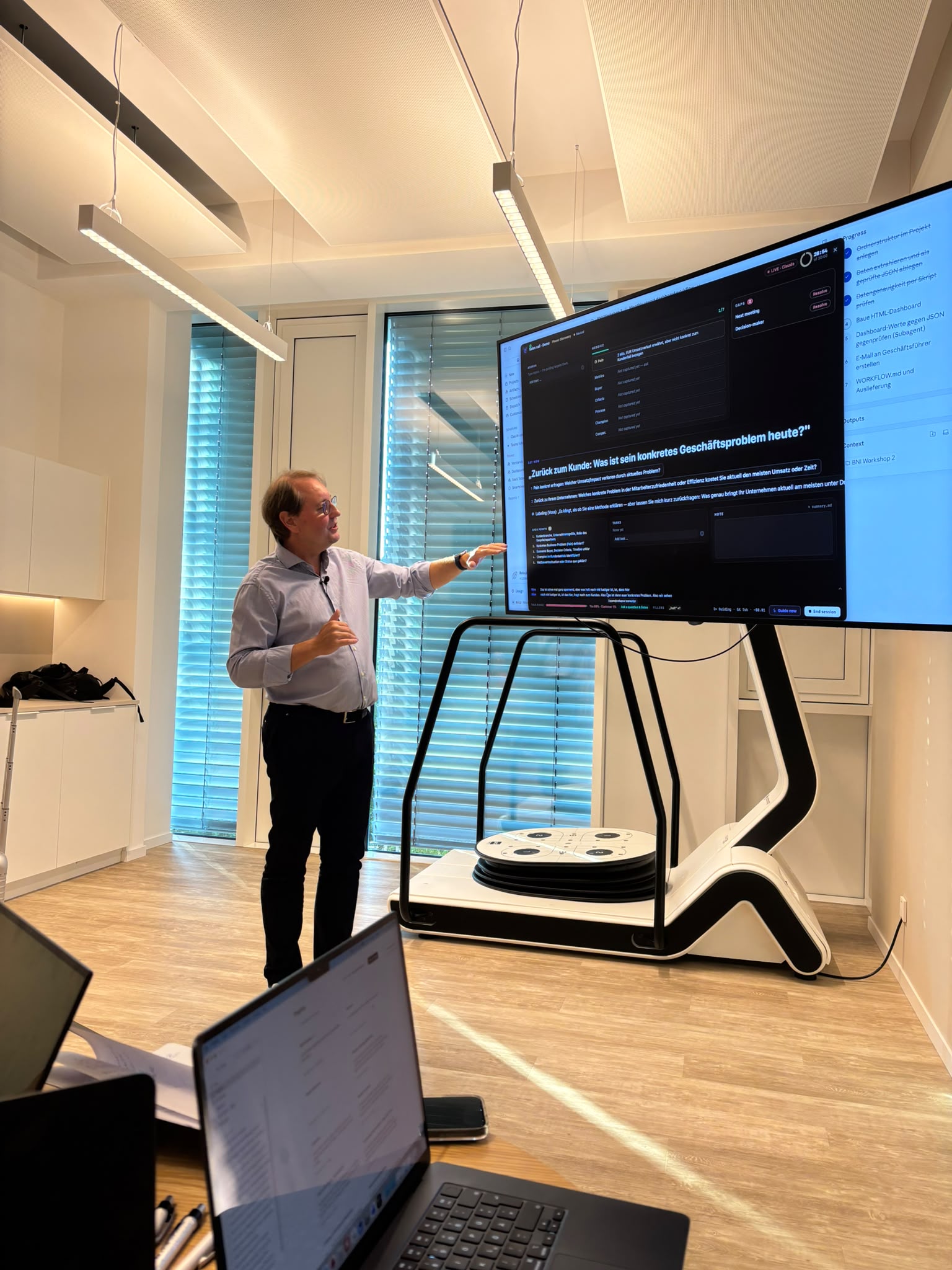 Live-Demo beim Claude-Workshop: aus einem Geschäftsbericht entsteht ein Dashboard