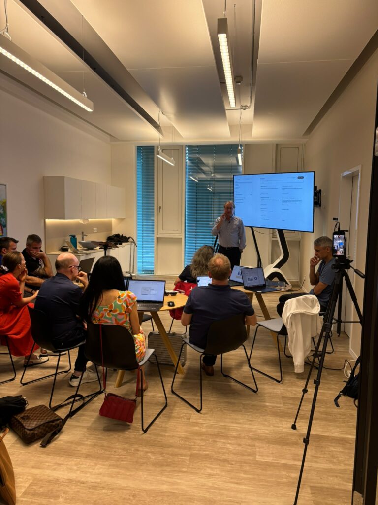 Claude-Praxis-Workshop in Stuttgart: Nico Roepnack und sieben Geschäftsführer bauen live eigene KI-Assistenten