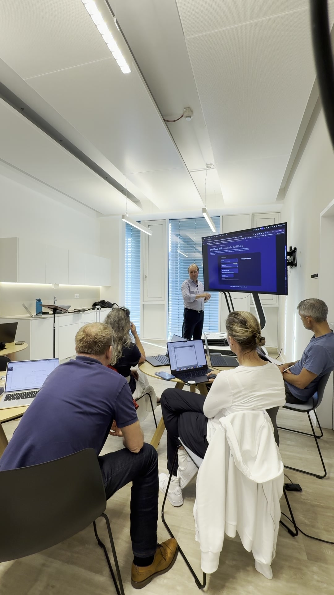 Live-Tour durch die Claude-Plattform beim Workshop in Stuttgart